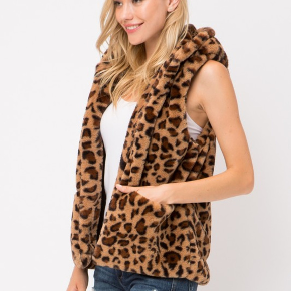 Sleeveless Leopard Vest with Hood - Picture 2 of 8